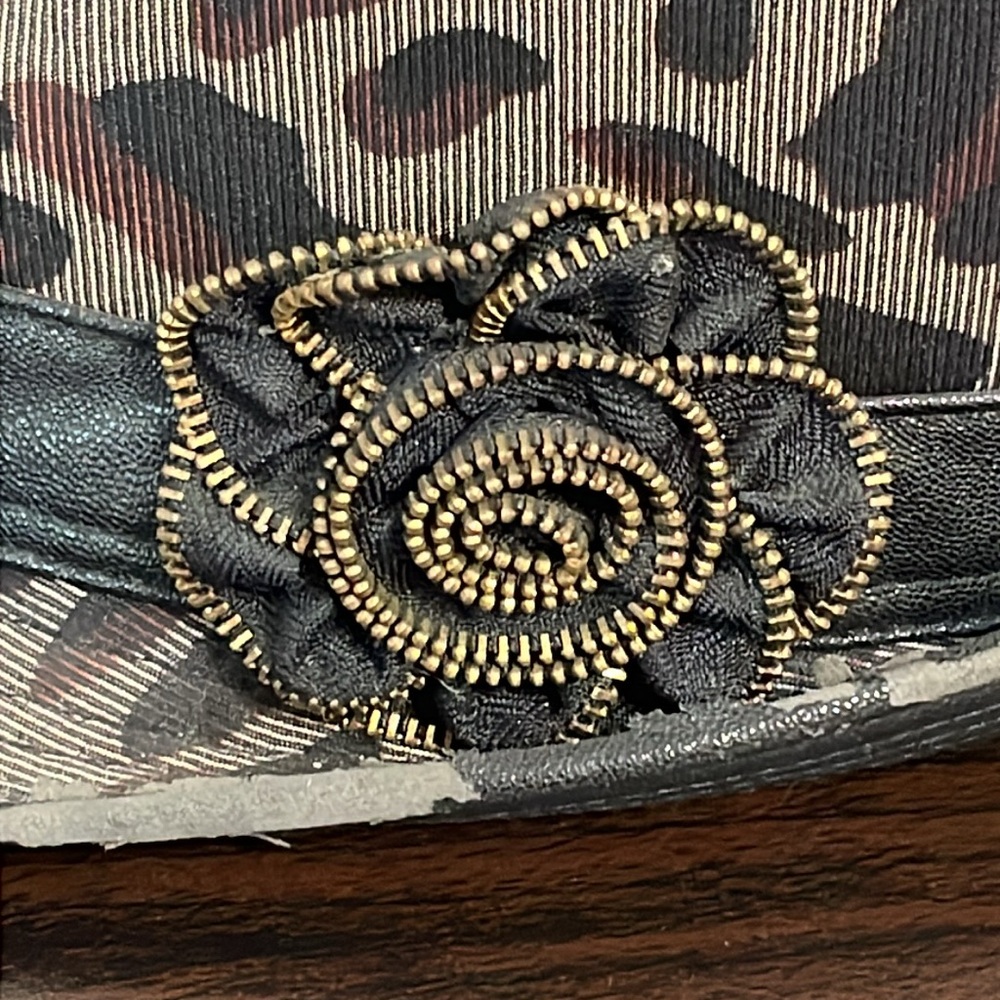 Leopard print fedora with faux leather trim/flower accents - Picture 8 of 11